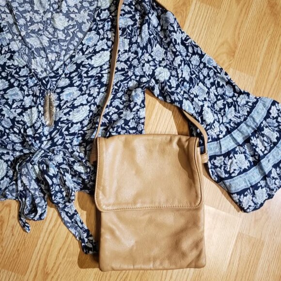 Genuine leather crossbody bag, Handcrafted by local Artisan. - Picture 7 of 7